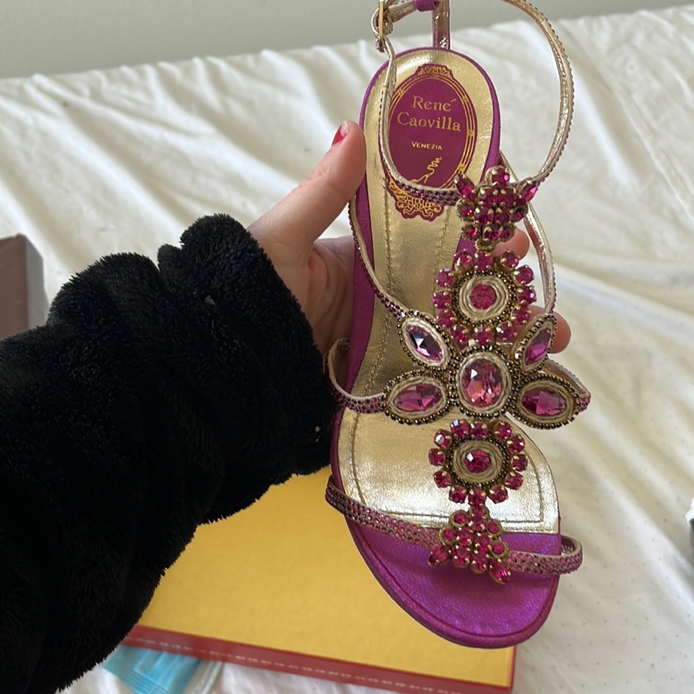 Size 7 Rene Caovilla worn once. Bought for 1500 selling for 1000